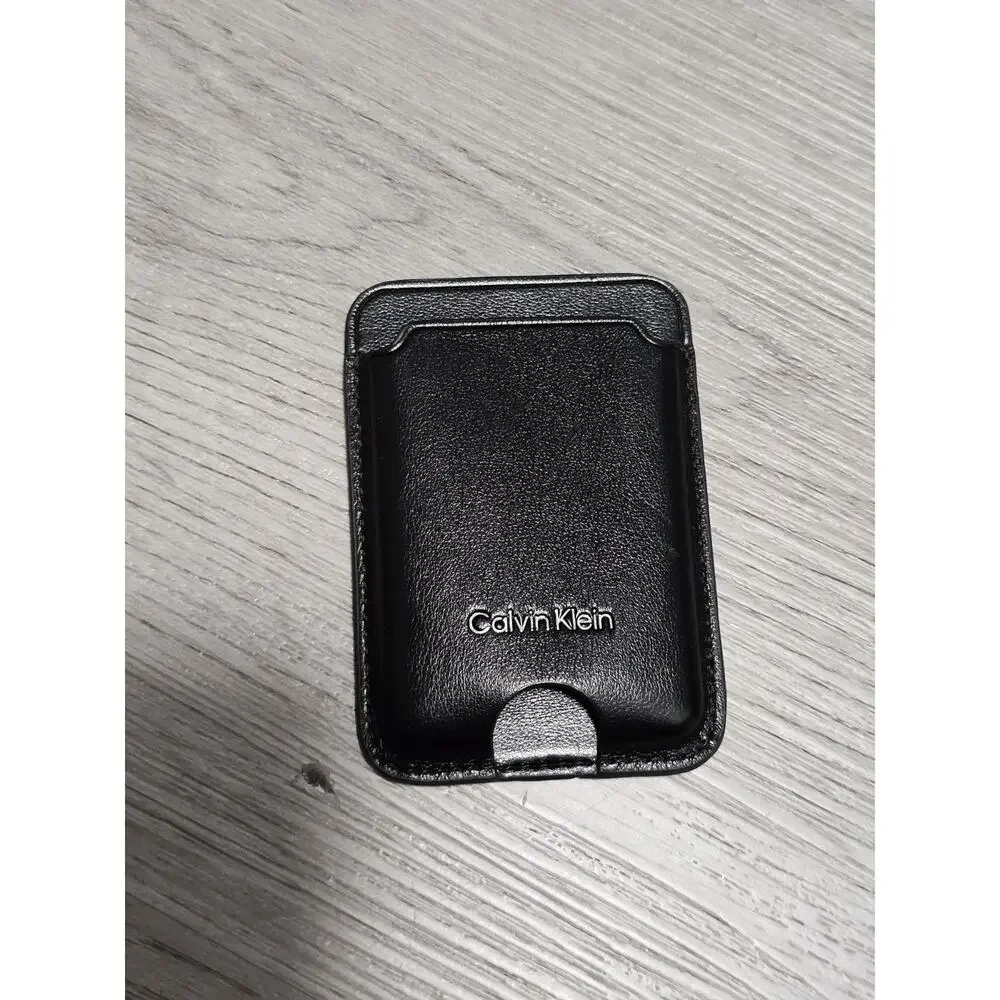 Calvin Klein Small Wallet With Magnetic Back